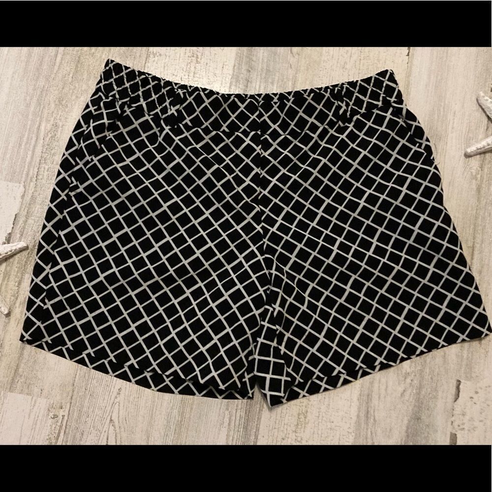 The Limited black and white Shorts size 2 - Picture 2 of 5